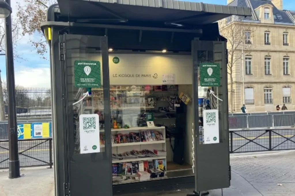 Paris je t'aime : la nouvelle organisation de l'Office du Tourisme et des Congrès de Paris- kiosque saint michel